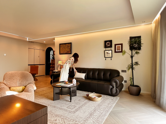 Craftsmanship in a Modern Black Tufted Leather for Modern Living Room Spaces