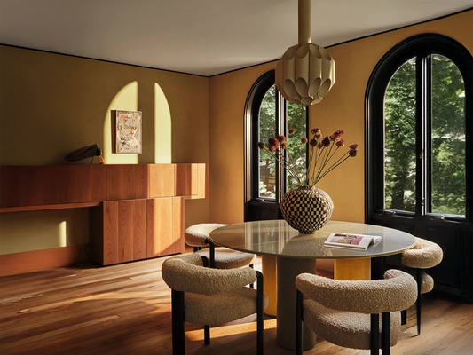 Soft Curves and Warm Light: A Modern Organic Interior Story