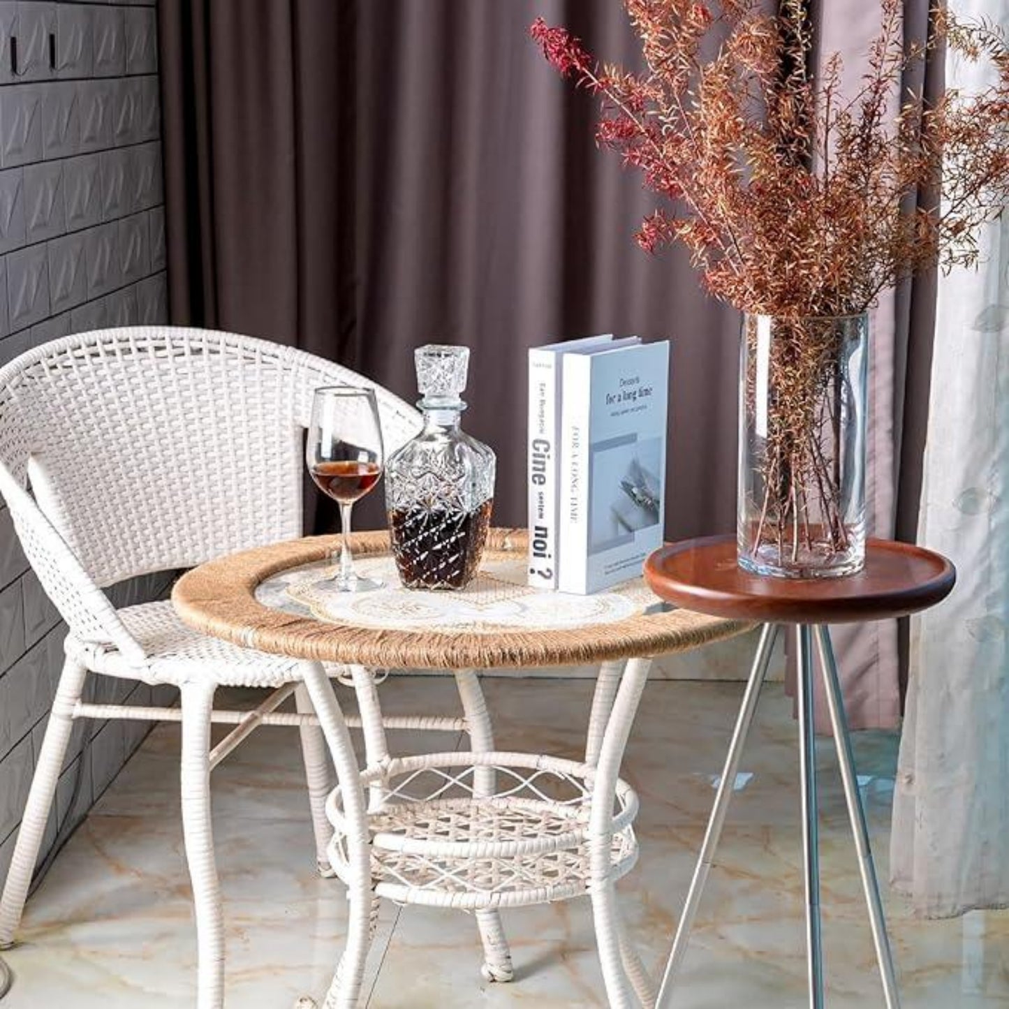 Vesalen Alto Pedestal Table